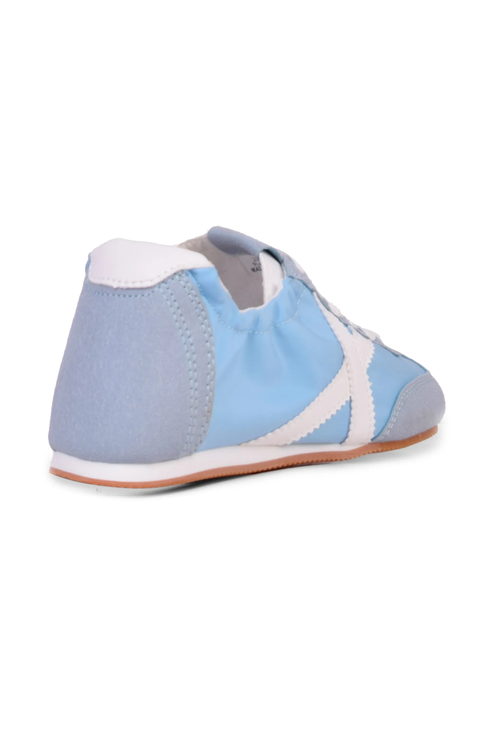 01-5096 Comfy Flat Sneaker